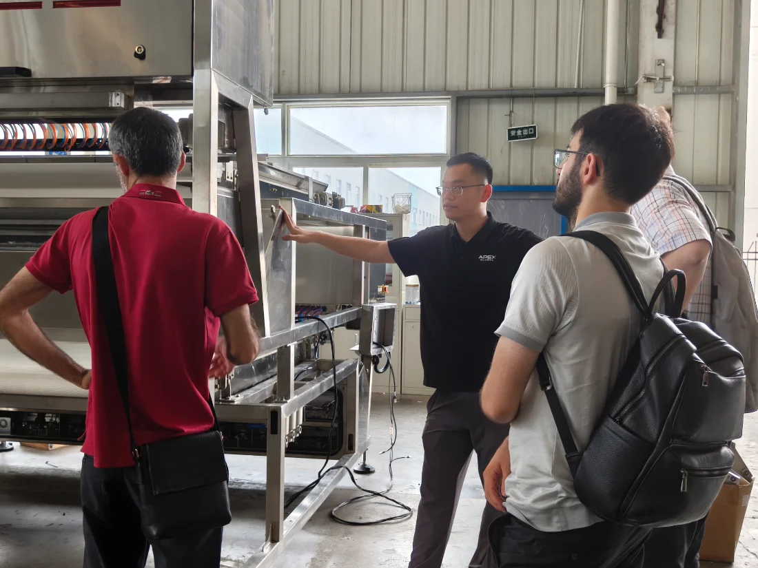 APEX Sorting introduces production workshop and color sorting machines for visiting overseas customers