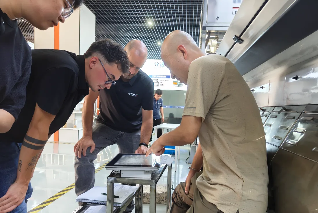 One-on-one professional technical explanation provided by APEX engineer for overseas distributor on offline training site