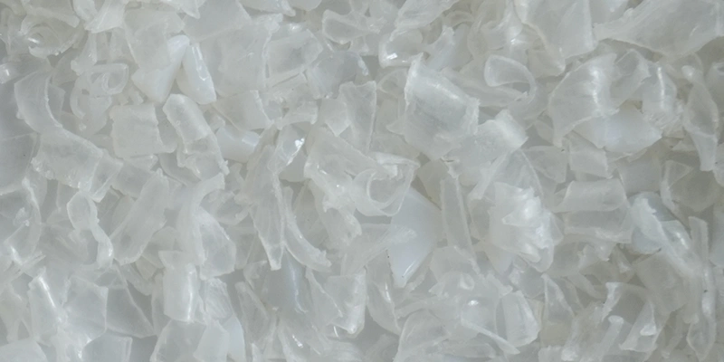 Flocos de PET qualificados de alta pureza (material acabado aceito) após a triagem.